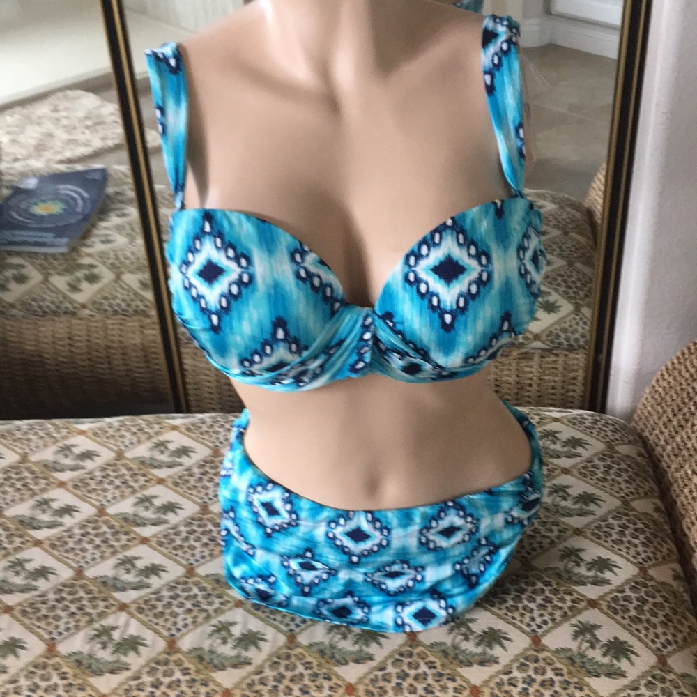 2 piece skirted bathing suit Med bottom 36 D 34DD